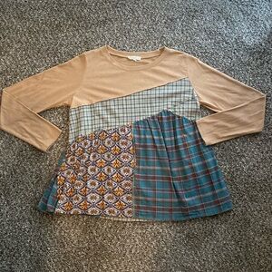 Easel Pattern Long Sleeve Top